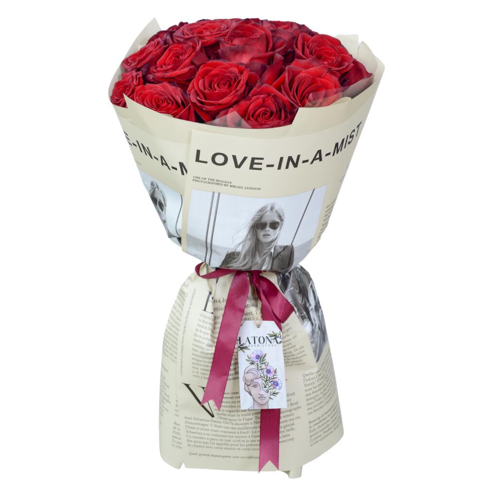 PARIS with red roses